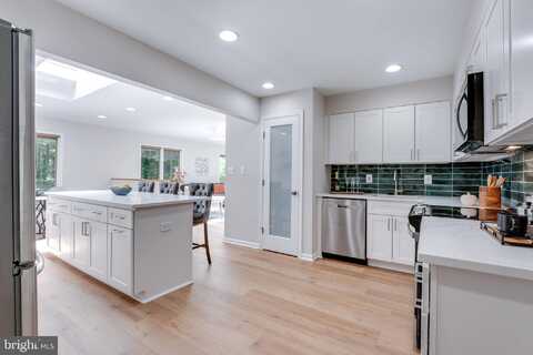 8702 PAPPAS WAY, ANNANDALE, VA 22003