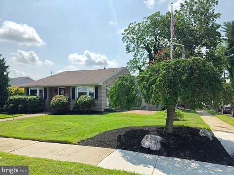 18 E MAPLE AVENUE, BELLMAWR, NJ 08031