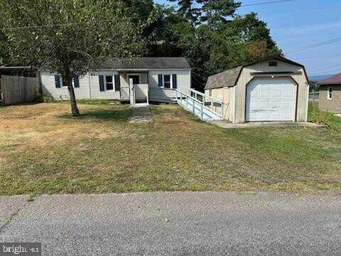 8 FISHER LANE, LEWISTOWN, PA 17044