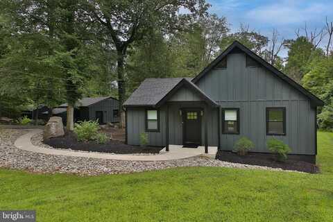 826 ROCKY VALLEY ROAD, QUAKERTOWN, PA 18951