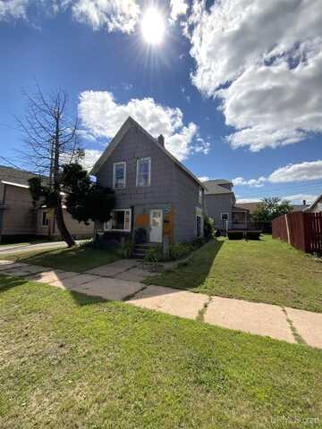 313 N Pioneer, Negaunee, MI 49866