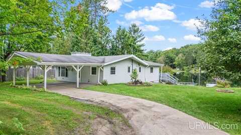 W8340 S Spring Lake, Iron Mountain, MI 49801
