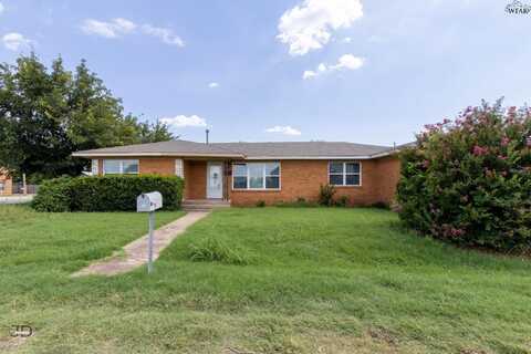 511 E CASH STREET, Iowa Park, TX 76367