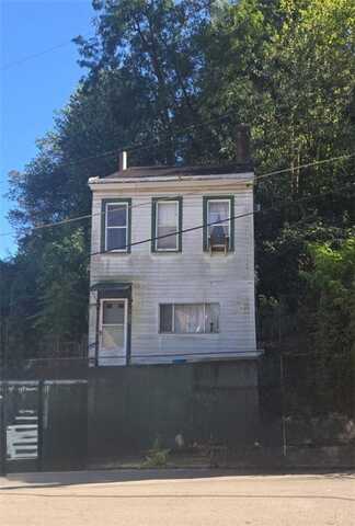 27 Schubert St, Spring Garden, PA 15212