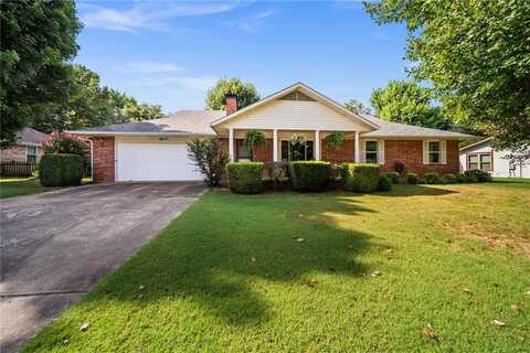 807 Maple ST, Prairie Grove, AR 72753