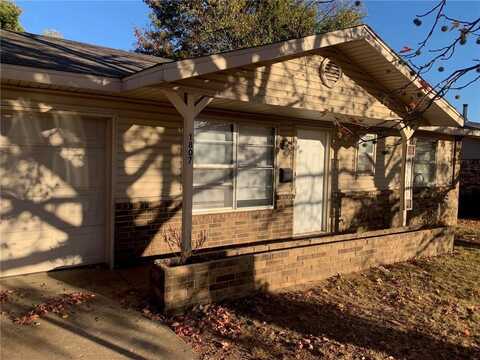 1807 Cambridge ST, Springdale, AR 72762