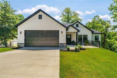16 Hawthorn LN, Bella Vista, AR 72715