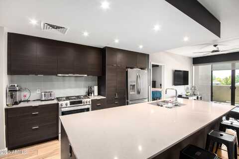 2300 E CAMPBELL Avenue, Phoenix, AZ 85016
