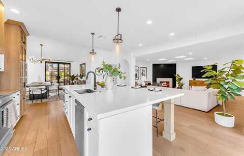 9225 N 83RD Way, Scottsdale, AZ 85258