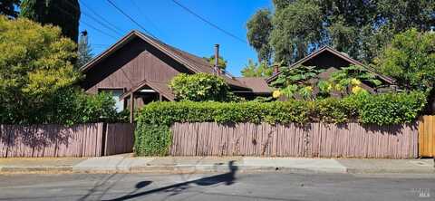 523 Center Street, Healdsburg, CA 95448