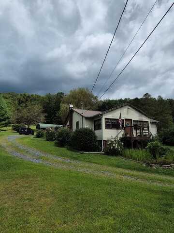 6697 Midland Trail W., HINES, WV 25958