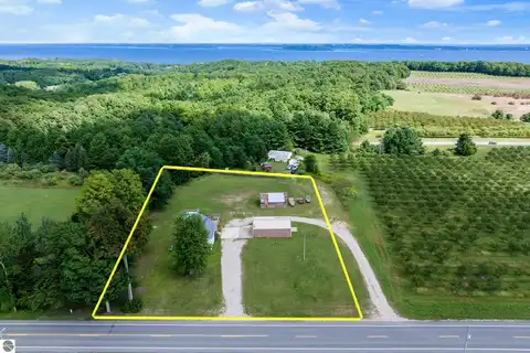 8511 S CENTER HIGHWAY, TRAVERSE CITY, MI 49684