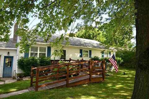 505 W LINCOLN, CHARLEVOIX, MI 49720