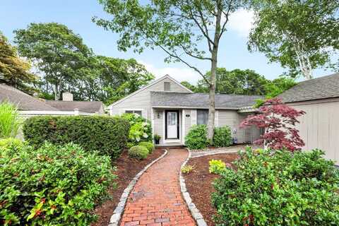 7 Brassie Way, Mashpee, MA 02649