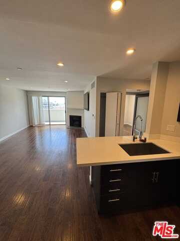 1453 3rd Street Promenade, Santa Monica, CA 90401