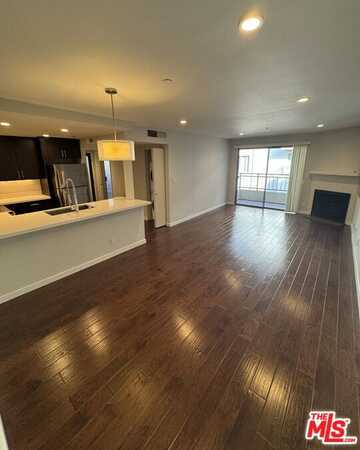 1453 3rd Street Promenade, Santa Monica, CA 90401