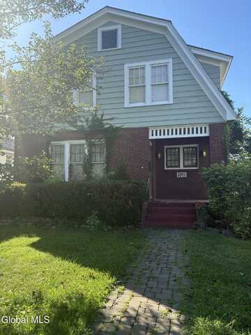 1043 Brierwood Boulevard, Schenectady, NY 12308