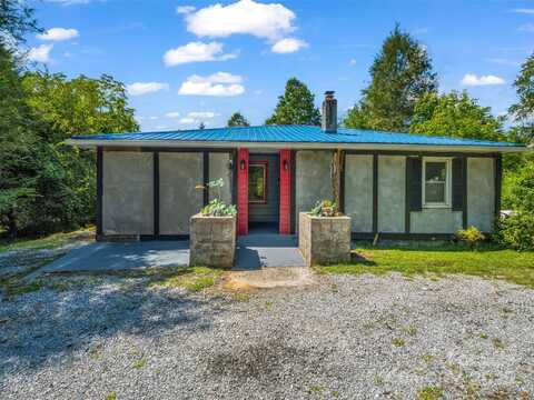 702 Carolina Avenue, Hendersonville, NC 28791