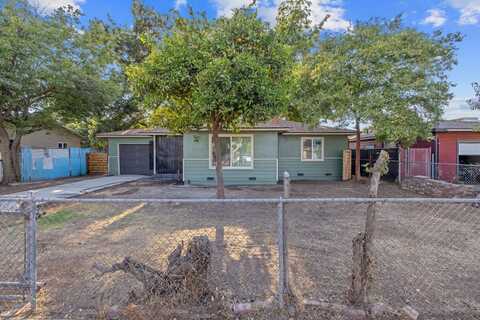 2452 Holloway Avenue S, Fresno, CA 93725