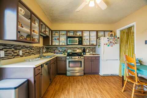 1121 CHELWOOD PARK Boulevard NE, Albuquerque, NM 87112