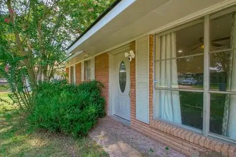 127 Joan St, Denham Springs, LA 70726