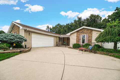 1012 Seneca Drive, Crown Point, IN 46307
