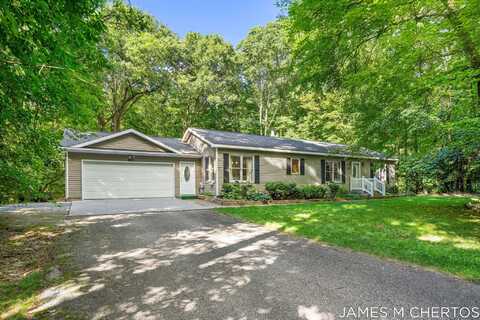 5621 Pine Island Drive NE, Comstock Park, MI 49321