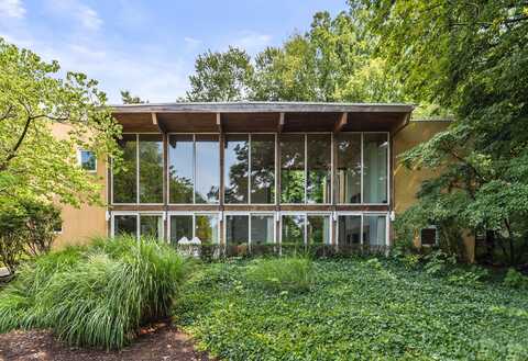 15157 Lakeshore Road, Lakeside, MI 49116