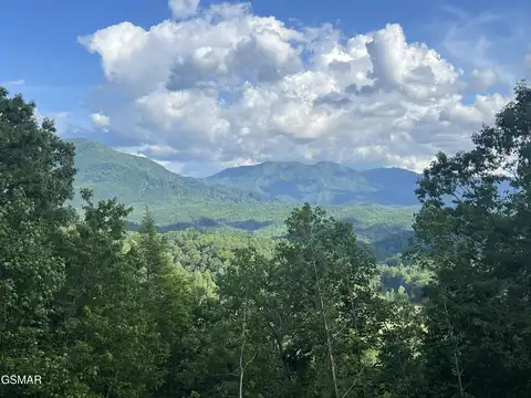 5262 Riversong Way, Sevierville, TN 37876