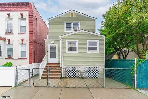 371 Market St, Perth Amboy, NJ 08861