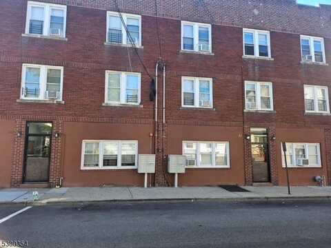 75 Center St, Clifton, NJ 07011