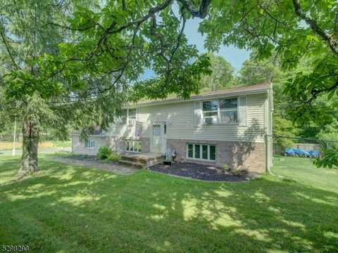 936 Hampton Rd, Stillwater, NJ 07860