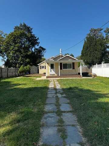 68 Maple St, Bridgewater, NJ 08807
