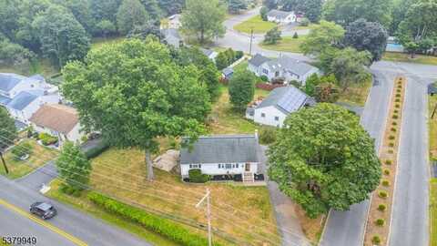 1 Gail Dr, Roxbury Township, NJ 07876