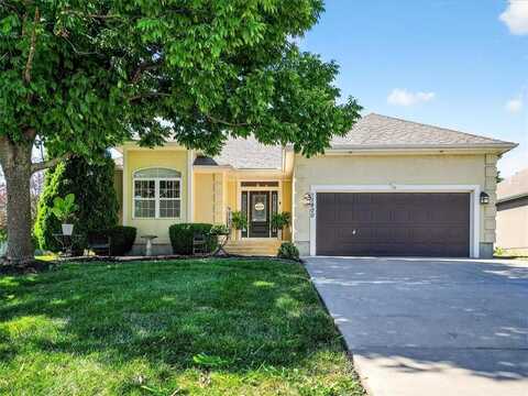 1800 Meadowlark Court, Raymore, MO 64083