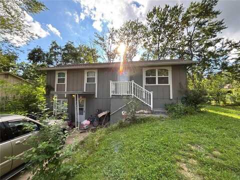 605 NE 3RD Street, Blue Springs, MO 64014