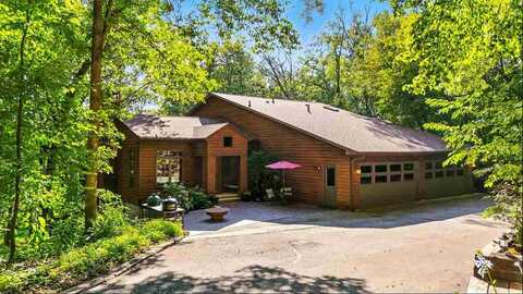 2 Wendram Blf NE, Iowa City, IA 52240
