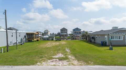 6052 6th Street, Surf City, NC 28445