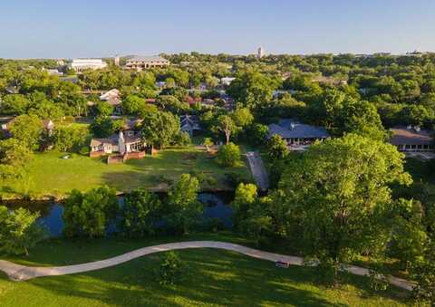 136 W Evergreen St, Boerne, TX 78006