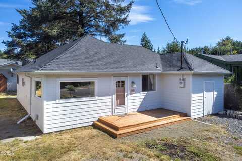 135 Laurel Street, Gleneden Beach, OR 97388