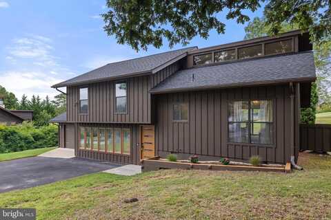 203 THE WOODS RD, HEDGESVILLE, WV 25427