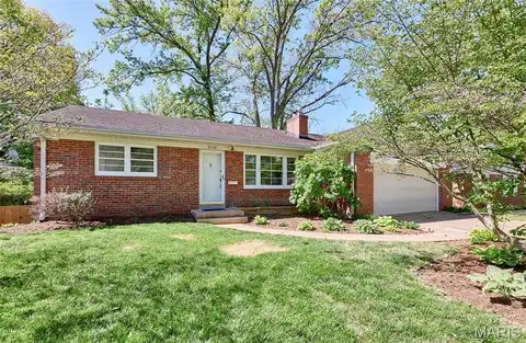 8138 Halifax Drive, Saint Louis, MO 63105