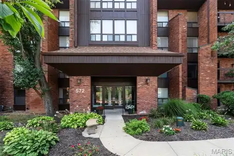 572 Coeur De Royale Drive, Creve Coeur, MO 63141