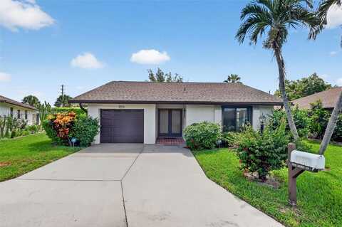 6490 Lakemont Cir, Green Acres, FL 33463