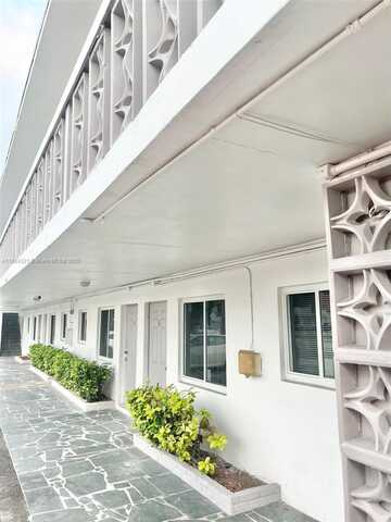 10 NW 77th St, Miami, FL 33150
