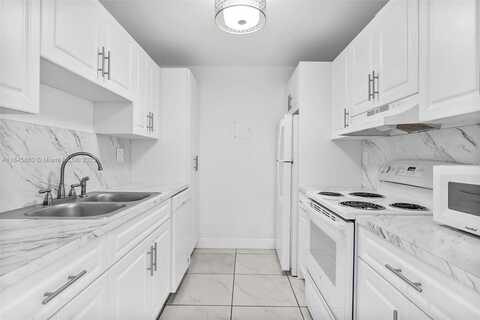10748 N Kendall Dr, Miami, FL 33176