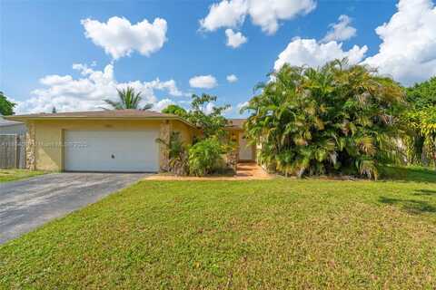 7821 NW 45th St, Lauderhill, FL 33351