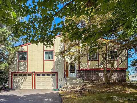 4 Donner Court, Brunswick Gardens, NJ 08852