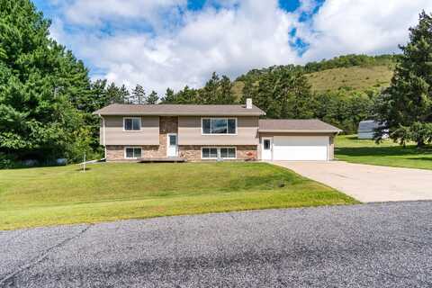 8880 Golfview Dr, Houston, MN 55943