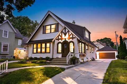 572 N 67th St, Wauwatosa, WI 53213